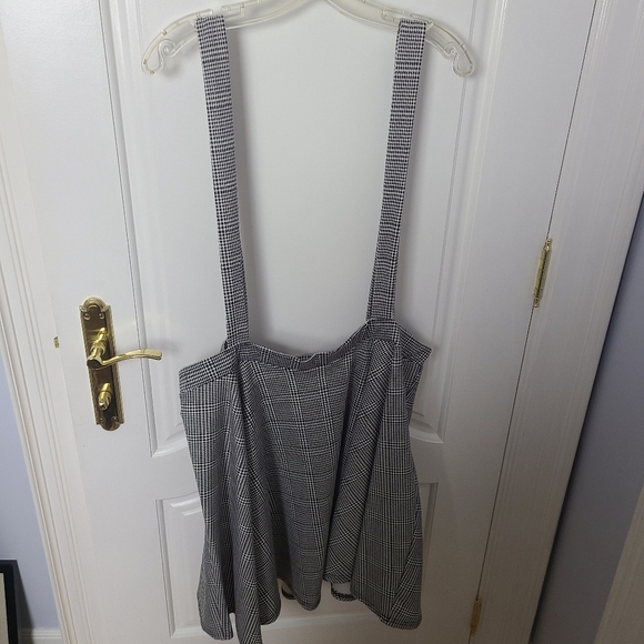 Boohoo Dogtooth Pinafore Skirt Size US 18 NWT - Picture 3 of 8